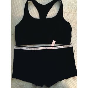 VICTORIA’S SECRET SPORTS BRA & BOY SHORT SET